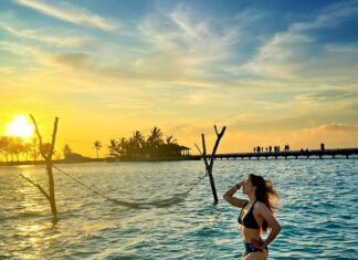 Raai Laxmi Instagram - To understand another person u must swim in the same water that drowned them!💕🥰 #sunsetvibes 💕