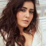 Raashi Khanna Instagram - Just me quite dolled up ⭐️