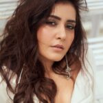 Raashi Khanna Instagram – Just me quite dolled up ⭐️