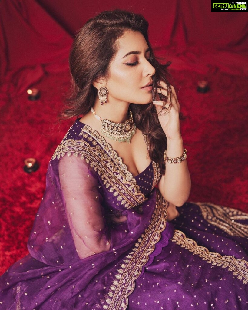 Raashi Khanna Instagram - May the light of the diyas illuminate your life with warmth, joy and love! Wishing you and your family a very happy Diwali 🪔😇 📸 @arifminhaz Asst by @thejaswitanneru