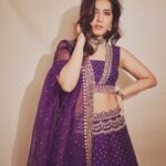 Raashi Khanna Instagram - 🪔🪔🪔 #happydiwali @kavithaguttaofficial @vasundharadiamondrf @nithishasriram 💟 💄 @ronan_mili 📸 @arifminhaz Asst by @thejaswitanneru