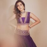Raashi Khanna Instagram - 🪔🪔🪔 #happydiwali @kavithaguttaofficial @vasundharadiamondrf @nithishasriram 💟 💄 @ronan_mili 📸 @arifminhaz Asst by @thejaswitanneru