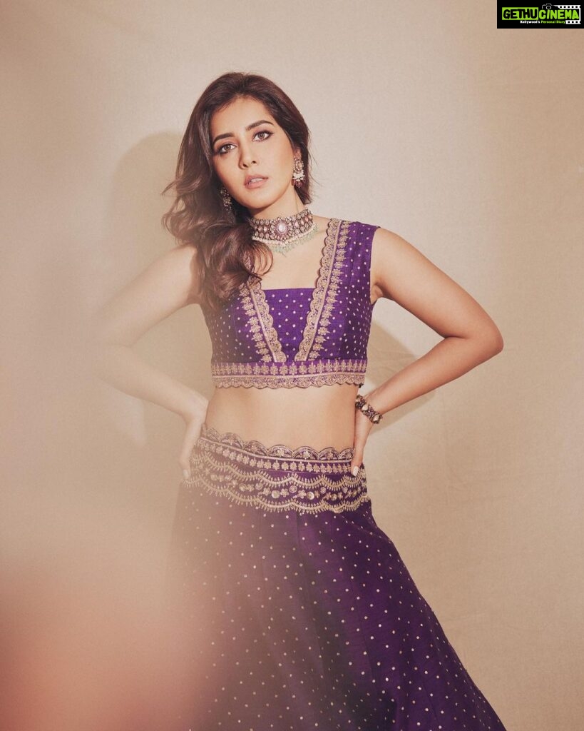 Raashi Khanna Instagram - 🪔🪔🪔 #happydiwali @kavithaguttaofficial @vasundharadiamondrf @nithishasriram 💟 💄 @ronan_mili 📸 @arifminhaz Asst by @thejaswitanneru