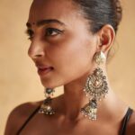 Radhika Apte Instagram – #vikramvedhapromotions 🥰
Outfit – @saakshakinni 
Earrings – @abhilasha_pret_jewelry 
HMU – @kritikagill 
Styling – @who_wore_what_when 
Photography – @chandrahas_prabhu