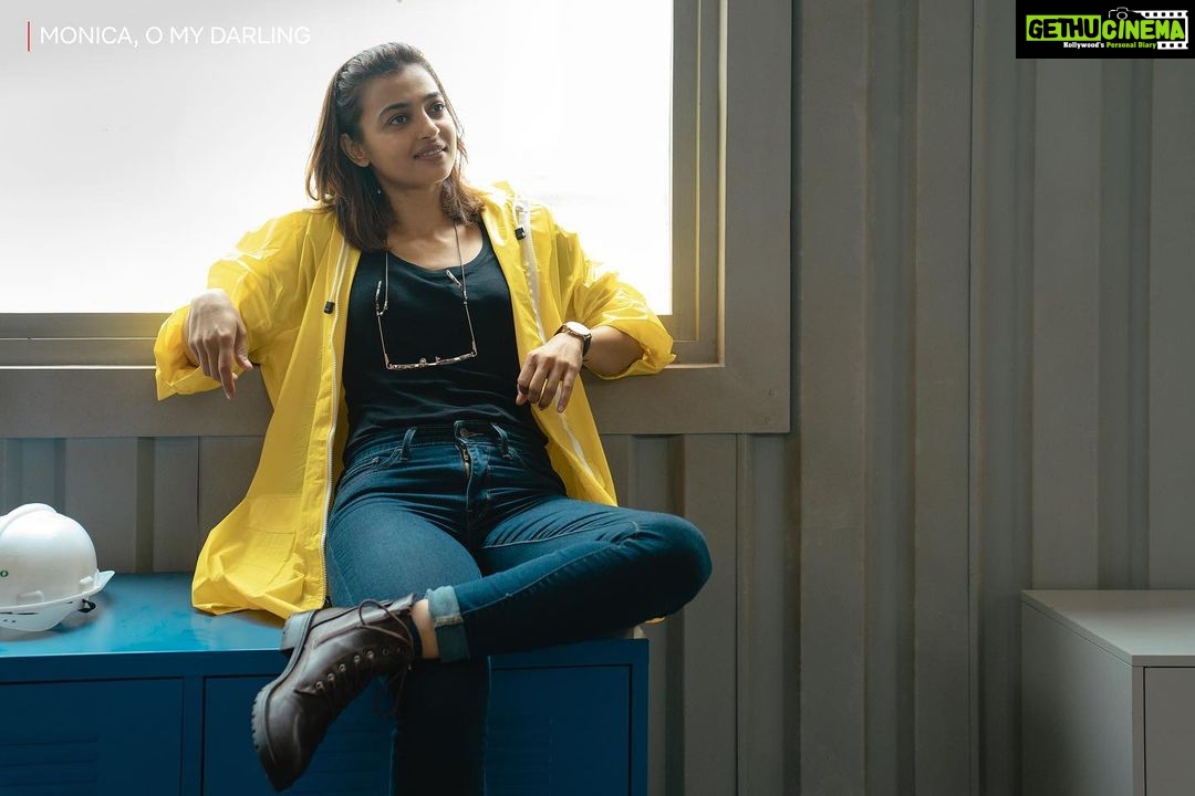 Radhika Apte Instagram - Reason #286942 to watch #MonicaOMyDarling: Iska story acha hai! π #MonicaOMyDarling #HarDinFilmyOnNetflix @rajkummar_rao @iamhumaq @sukantgoel @sikandarkher #BagavathiPerumal @zaynmarie @akansharanjankapoor @netflix_in @MatchboxShots @vasanbala #YogeshChandekar @sanjayroutraymatchbox @saritagpatil @dikssharoutray