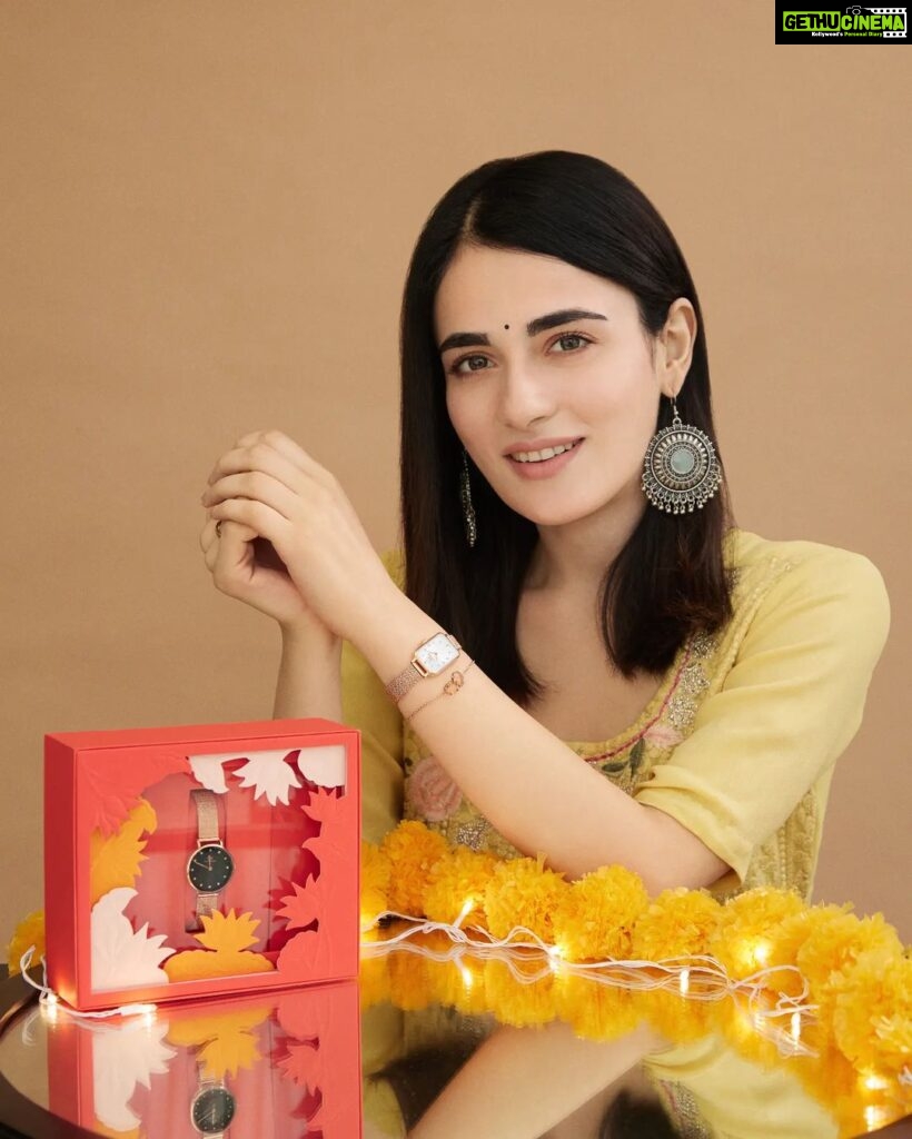 Radhika Madan Instagram - Bright lights, big smiles and lots of gifts! ✨ @danielwellington ’s latest Lumine Collection is the perfect gift for your loved ones this season! Get up to 30% off on the website and use my code "RADHIKAM" to get extra 15% off.  #ad #dwindia #danielwellington #DWali