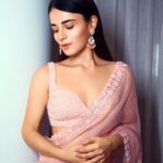 Radhika Madan Instagram – झुकी हुई निगाह में, कहीं मेरा ख़याल था
 दबी दबी हँसीं में इक, हसीन सा गुलाल था💕