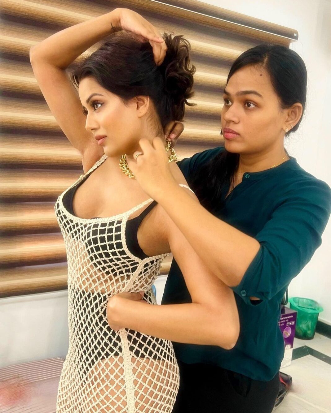Raiza Wilson Instagram - Working with @ramya_mua is always mad fun ♥️🕺🏼 with great results 🫶🏼 #behindthescenes @basement._studios