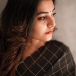 Rajisha Vijayan Instagram - Draped in black and gold 🖤 Sardar Kerala Promotions 🥻 @jugalbandhi 📸 @jiksonphotography 💄 @seema_haridas_official Assisted by @lakshmi_jaganthan #sardarmovie #diwalirelease #oct21 Studio Loc