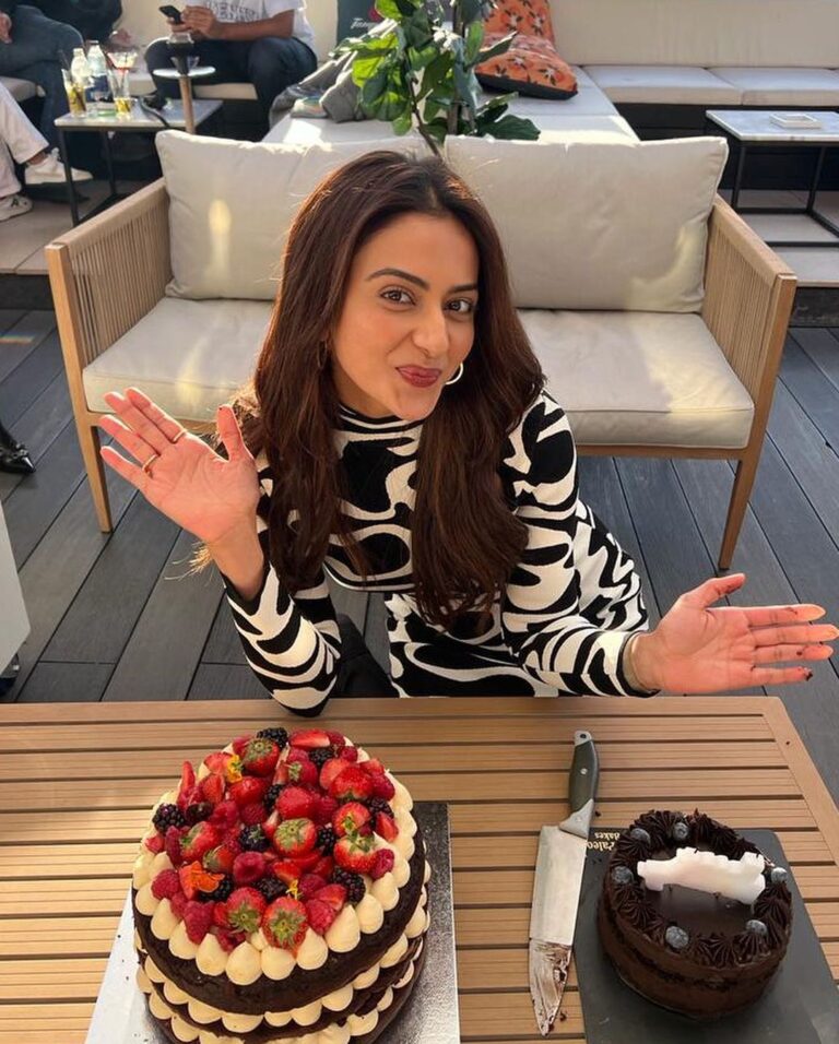 Rakul Preet Singh Instagram - What’s a bday without mouthful of cake 💕😋😁🤪