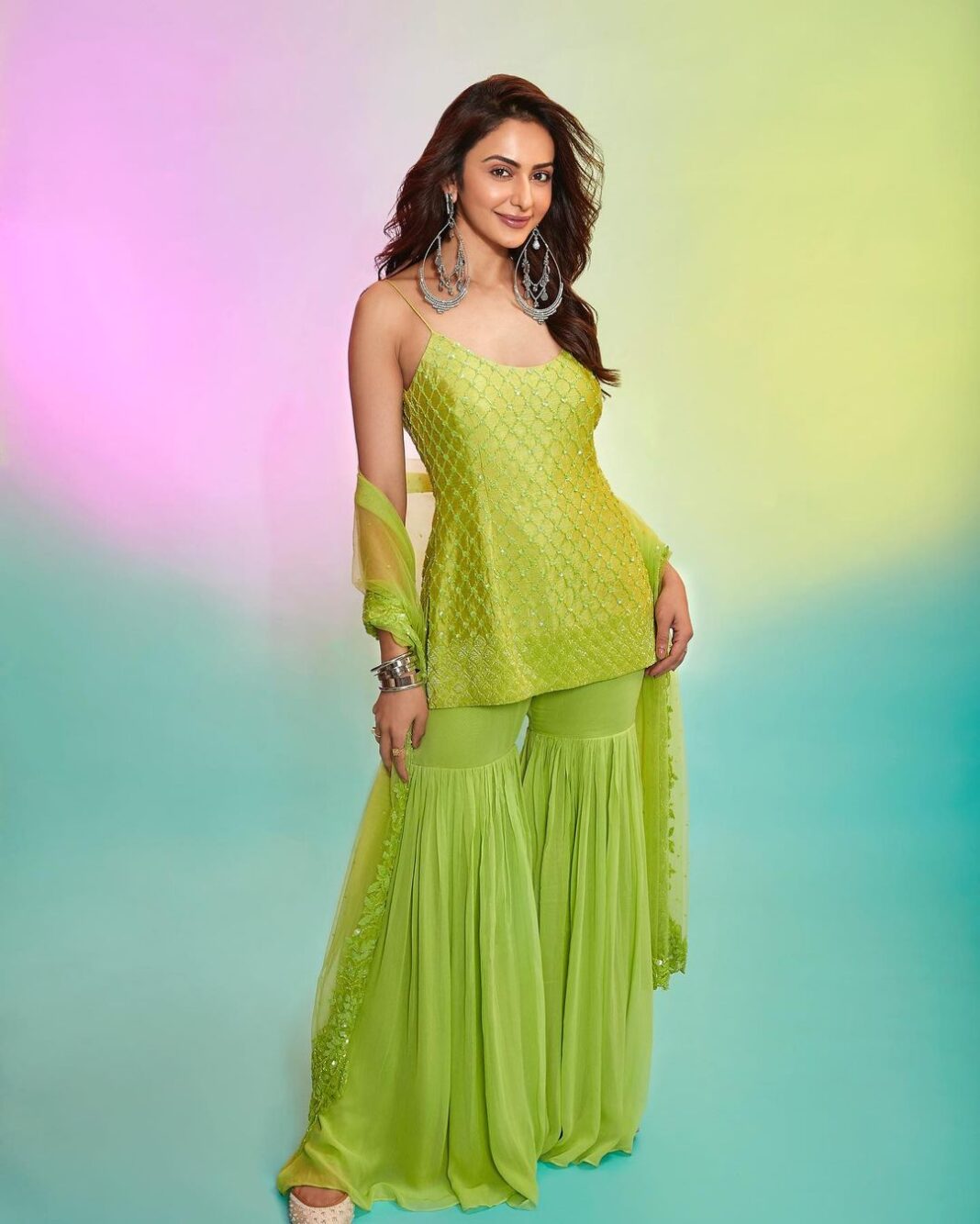 Rakul Preet Singh Instagram - Kickstarting Diwali with smiles 💕 Outift @premyabymanishii Jewellery @sachdeva.ritika Footwear @needledust Styled by @anshikaav Assisted by @roshiijain Hair @aliyashaik28 Makeup @im_sal Shot by @vievekdesai