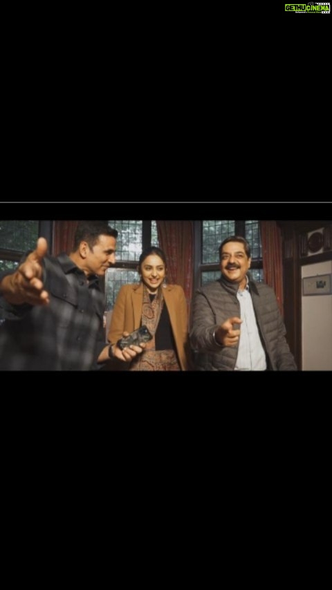 Rakul Preet Singh Instagram - Bringing you all the fun and games that went behind the 'Mind Game' Watch #Cuttputlli now streaming on @disneyplushotstar @akshaykumar @VashuBhagnani @ranjitmtewari @jackkybhagnani @deepshikhadeshmukh @sargunmehta @Imchandrachursingh @ghuggigurpreet @sujithshankers @hrishitaa_bhatt @aseemarrora #RajeevRavi @pooja_ent @zeemusiccompany #CuttputlliOnHotstar