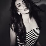 Rakul Preet Singh Instagram – She sees in black and white but loves in colour 🖤