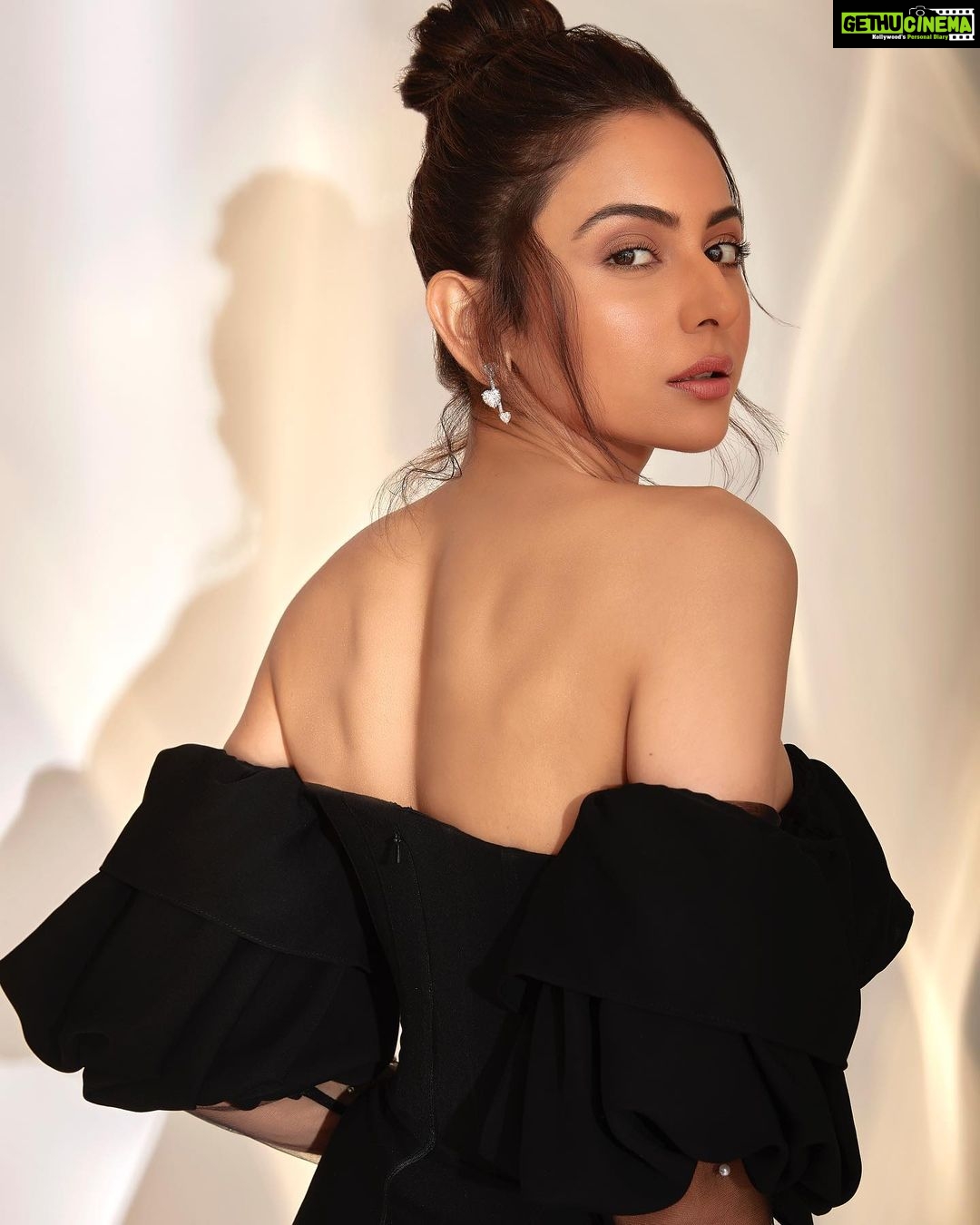Rakul Preet Singh Instagram - Filmfare 🖤