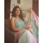 Ramya Pandian Instagram - A pop of colour and a lot of joy … Photography @anupamasindhia Costumes @label_ts_official @sundari_designer Make up & hair @salomirdiamond Jewellery @original_narayanapearls #ramyapandian #saree #sareelove