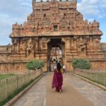 Ramya Pandian Instagram - பிரமிப்பின் பிரமாண்டம் ✨ #tanjorebigtemple #historical #prideoftamilnadu #goodvibesonly