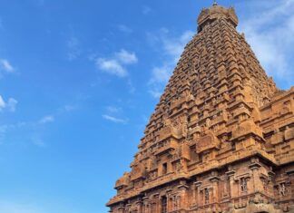Ramya Pandian Instagram - பிரமிப்பின் பிரமாண்டம் ✨ #tanjorebigtemple #historical #prideoftamilnadu #goodvibesonly