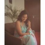 Ramya Pandian Instagram – A pop of colour and a lot of joy …

Photography @anupamasindhia 
Costumes @label_ts_official @sundari_designer 
Make up & hair @salomirdiamond 
Jewellery @original_narayanapearls 

#ramyapandian #saree #sareelove