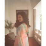 Ramya Pandian Instagram – A pop of colour and a lot of joy …

Photography @anupamasindhia 
Costumes @label_ts_official @sundari_designer 
Make up & hair @salomirdiamond 
Jewellery @original_narayanapearls 

#ramyapandian #saree #sareelove