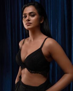 Ramya Pandian Instagram - Sunshine mixed with a little hurricane … Photography @waranyogesh_v Make up @salomirdiamond Hair styling @raisedbrowsbybhavani Styling @theresa.shalini Accessories @adorebypriyanka #ramyapandian