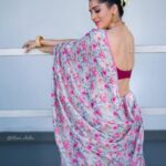 Rashmi Gautam Instagram – Festive season is here let’s bring out the florals and vibe 
Outfit @firoz_design_studio
P.c @ravi_cross_clickx

#rashmigautam #instapost #florals #festivevibes