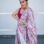 Rashmi Gautam Instagram – Festive season is here let’s bring out the florals and vibe 
Outfit @firoz_design_studio
P.c @ravi_cross_clickx

#rashmigautam #instapost #florals #festivevibes