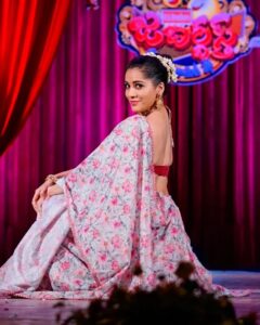 Rashmi Gautam Instagram - Festive season is here let's bring out the florals and vibe Outfit @firoz_design_studio P.c @ravi_cross_clickx #rashmigautam #instapost #florals #festivevibes