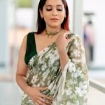 Rashmi Gautam Instagram - #RashmiGautam P.c 📸📸📸 @ekorphotography #rashmigautam #linensarees #sareenotsorry #floralsaree #actorslife #bloom