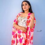 Rashmi Gautam Instagram – Outfit by @varahi_couture 
P.c @verendar_photography 

#rashmigautam #florals #sequin