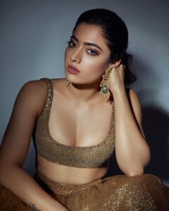 Rashmika Mandanna Instagram - Today I am the golden girl 😄
How cool. 
Do you approve of this look? 😄❤️
#Goodbye