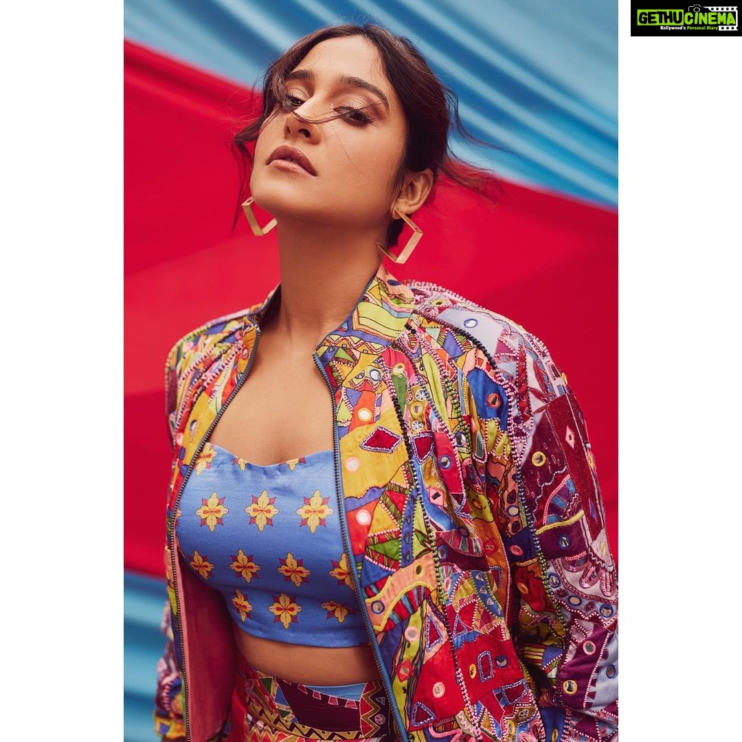 Regina Cassandra Instagram - 🙏🏽 @diyarajvvir @varnikaaroraofficiall @fizzygoblet @jenimakeupartist07 @hairbydrishya @arifminhaz @thejaswitanneru @stylebynavyaanddivya