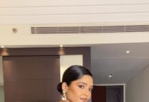 Ritika Singh Instagram - Forever✨That Girl ✨ @siimawards ready ♥️ Outfit : @studio149 Styling : @theresa.shalini Makeup : @snehamnj Hair : @hair_by_naemat Earrings : @rimliboutique