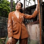 Ritu Varma Instagram - 🍂🍂 Outfit @shahinmannan x @elevate_promotions Stylist @sandhya__sabbavarapu styling team @team_sandhya @rashmi_angara @thumu_bhavna MUA @gazalsuranamakeup Photography @thechillpixelco