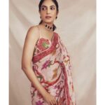 Ritu Varma Instagram - What’s making me smile? 🥰🥰 Saree @mahimamahajanofficial Jewellery @mahimamahajanofficial x @ritikagoelofficial Styling @neeraja.kona Asst stylist @manogna_gollapudi Photography @arifminhaz