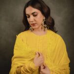 Ritu Varma Instagram - 🌻🌻 Styled by @nikhitaniranjan Outfit @paulmiandharsh Jewellery @stylorisilver @nacjewellers MUA @abhiramisivakumar Hair @sharmilahairstylist Photographed by @kiransaphotography
