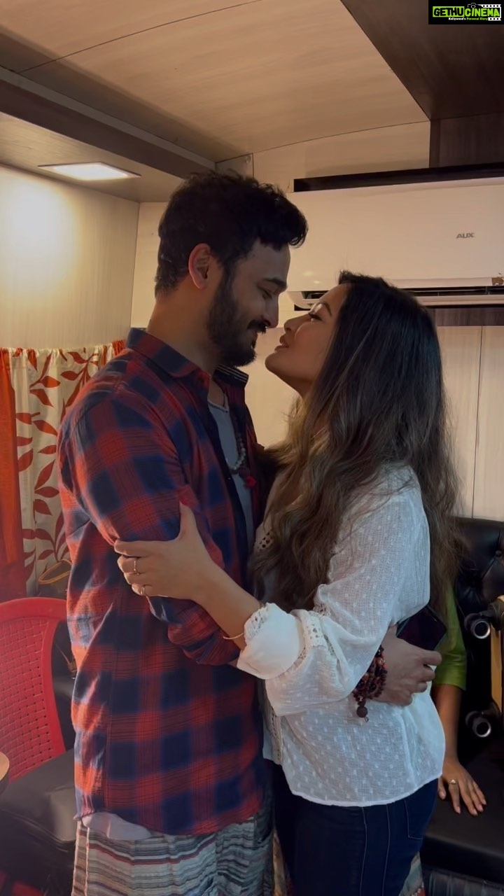 Riya Sen Instagram - While filming for a new bong Webshow ! REEL VS REAL 😵💫 City of joy