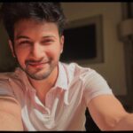 Rohit Suresh Saraf Instagram – Woke up v happy today🥰