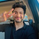 Rohit Suresh Saraf Instagram - Spent a great day at work. Got done early. Felt very happy. Took some selfies in the car that I actually ended up liking. And looking forward to eating some wai wai noodles with cold coffee now 🙇🏻‍♂️♥️