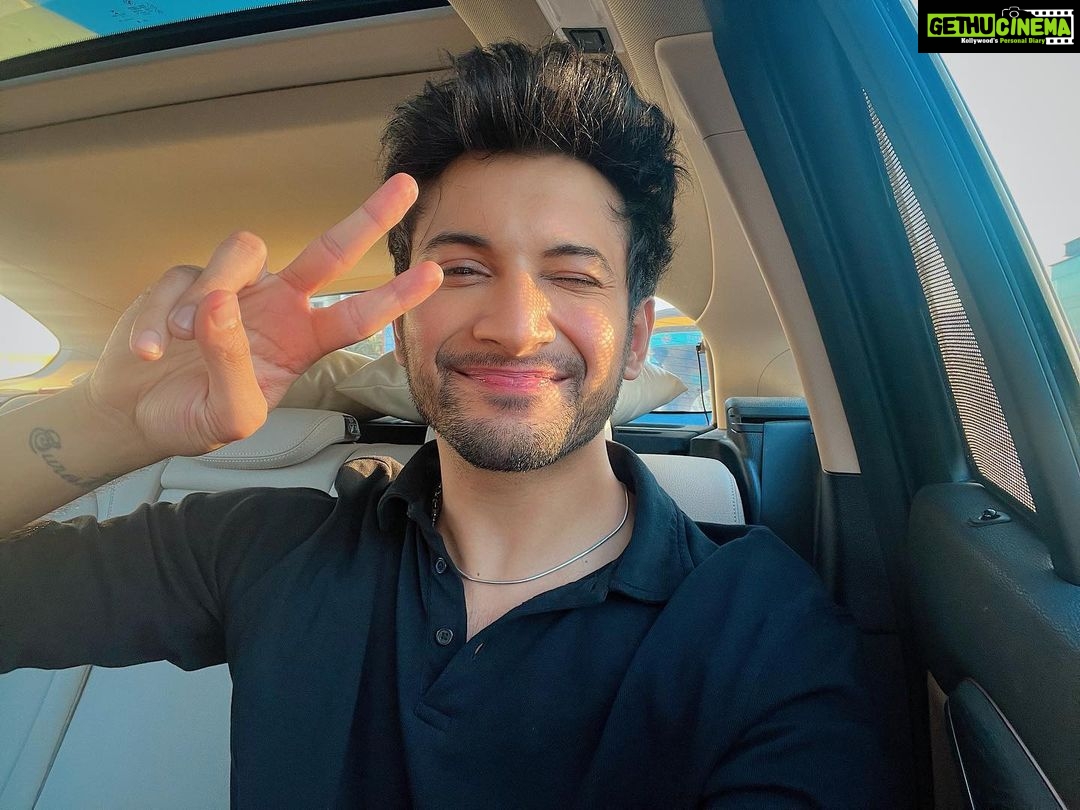 Rohit Suresh Saraf Instagram - Spent a great day at work. Got done early. Felt very happy. Took some selfies in the car that I actually ended up liking. And looking forward to eating some wai wai noodles with cold coffee now 🙇🏻♂️♥️