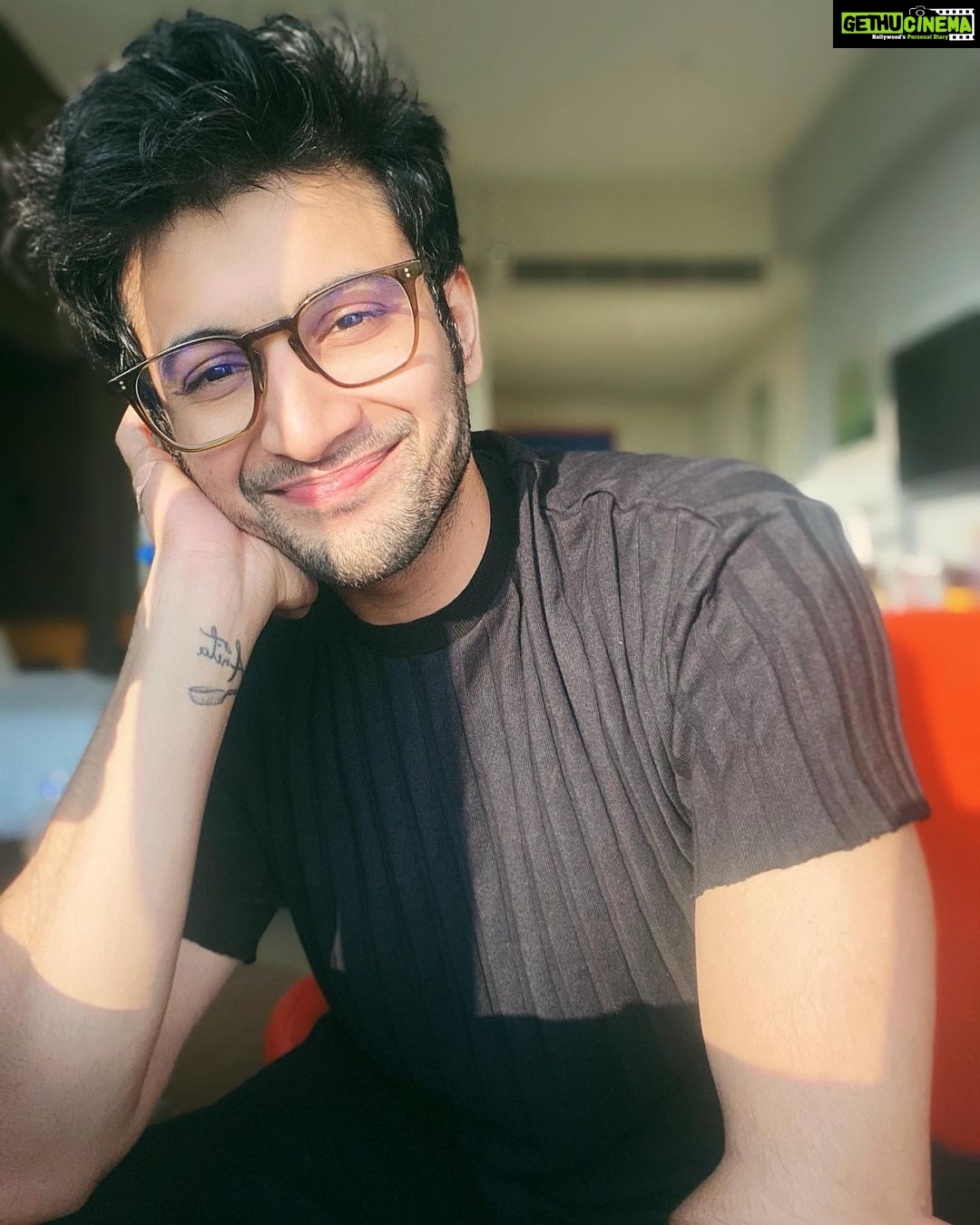 Rohit Suresh Saraf Instagram - 👋🏻🙇🏻♂️