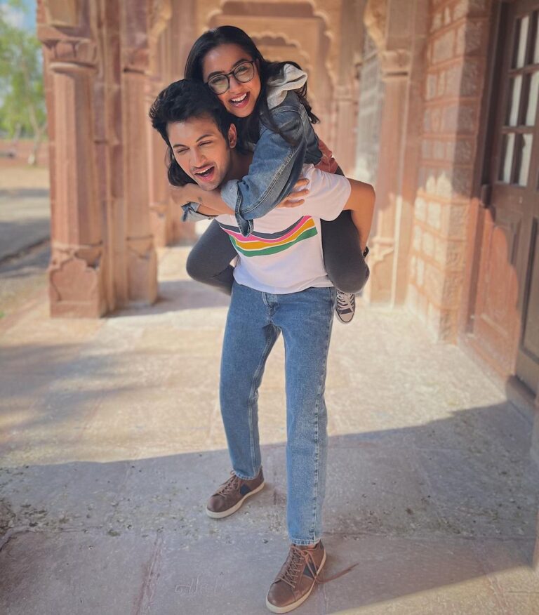Rohit Suresh Saraf Instagram - Just needed some cold coffee to nail the second picture. #NotSoStrong 🥴🙄 @mostlysane