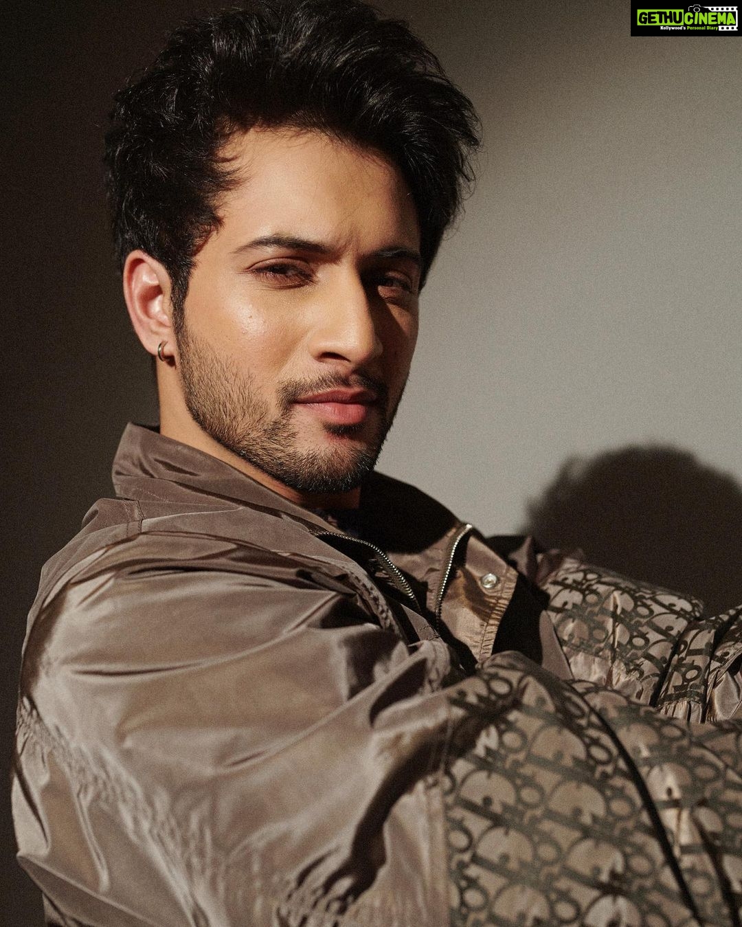 Rohit Suresh Saraf Instagram - Ended with none other than @dior ♥️ #DIOR #DiorMen Styled by @ruhani_s | Asst by @marziatyeby Hair by @styled_by_tanik Grooming by @imtiaz_makeup Shot by @vaishnavpraveen @amaker7 Managed by @kimberley.fernandes #FeelsLikeIshq streaming now only on @netflix_in 🥰