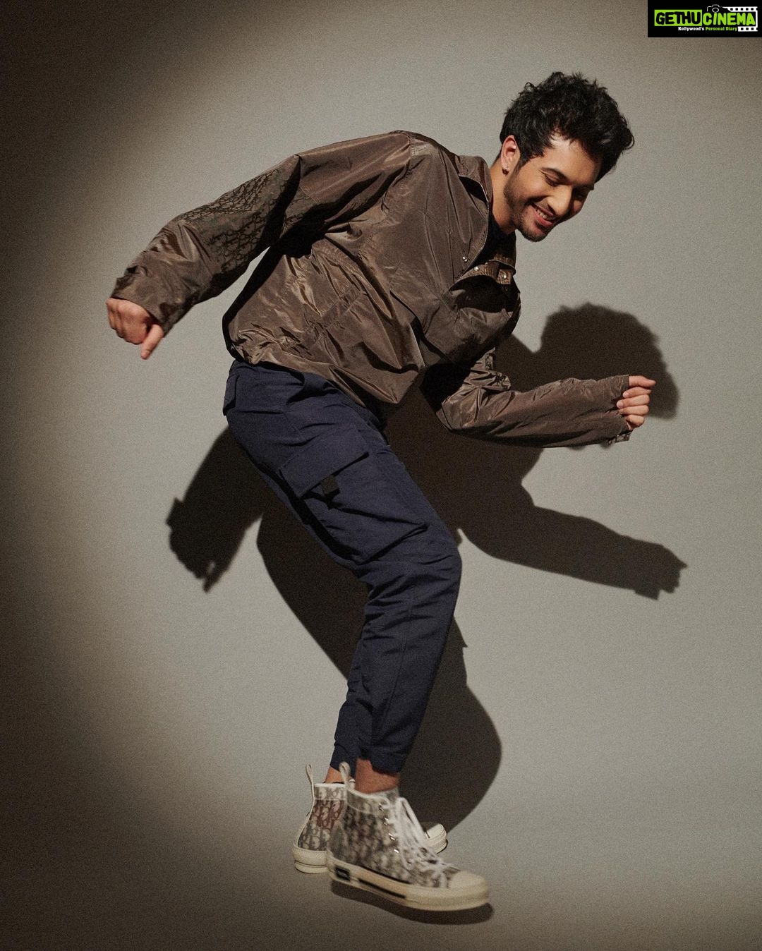 Rohit Suresh Saraf Instagram - Ended with none other than @dior ♥️ #DIOR #DiorMen Styled by @ruhani_s | Asst by @marziatyeby Hair by @styled_by_tanik Grooming by @imtiaz_makeup Shot by @vaishnavpraveen @amaker7 Managed by @kimberley.fernandes #FeelsLikeIshq streaming now only on @netflix_in 🥰