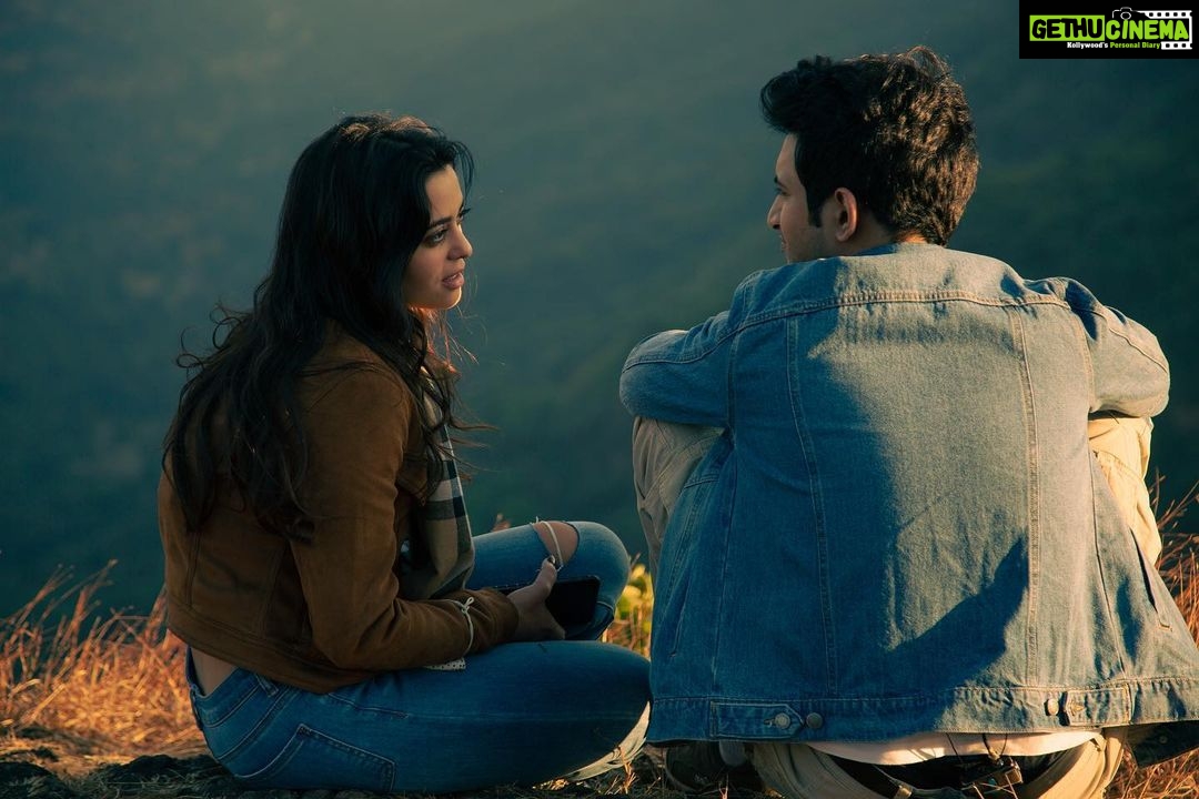 Rohit Suresh Saraf Instagram - Fun fact- this particular sequence was logistically super challenging for us. To shoot at this location, we had to hike up about 45 minutes. The entire crew of about 30-35 people carried all their equipments (including camera, lights, sound set up and everything else) with no support whatsoever. Ps. It wasn’t an easy hike AT ALL. After we got there, our amazing DOP @pratham94 and his soldiers literally had to tie themselves and take the shots to ensure their safety. We had a 15 minutes window to shoot a two pager (because sunset) And when you watch the episode, you’ll realise the importance of the scene. I remember this day and I remember feeling so fulfilled, so grateful for what I get to do and for the people I get to work with. 😌🥰 If you haven’t watched #FeelsLikeIshq on @netflix_in yet, go watch it now and tell us what you thought! ♥️ #StarHost @anandntiwari @thesaranfiles @devbutt @dharajain @shairakapoor @hazelpaulsingh @simranjehani