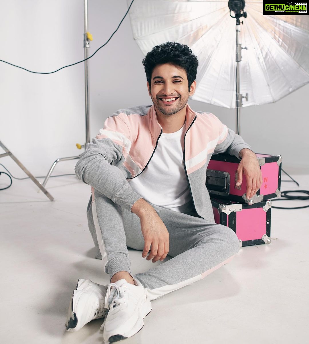 Rohit Suresh Saraf Instagram - Rohit Saraf x @thesouledstore Winter Collection ♥️ #HereToHaveFun 👻 Hair by @styled_by_tanik Grooming by @imtiaz_makeup Managed by @kimberley.fernandes