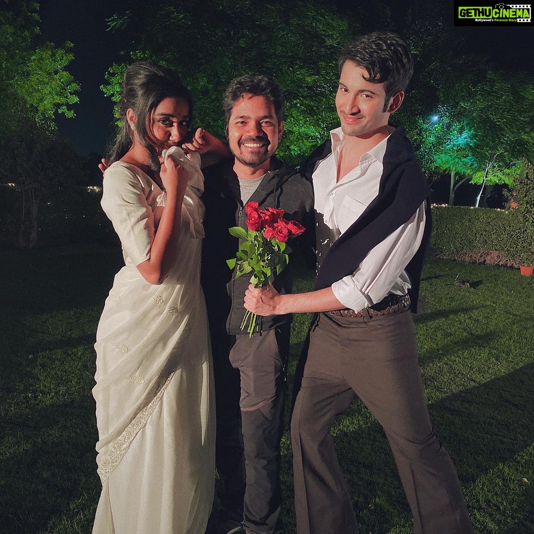 Rohit Suresh Saraf Instagram - The entire show felt like a dream sequence with these beauties 🥰 have y’all watched #Mismatched yet? If not, go binge it this weekend!!!! Streaming now only on @netflix_in 🥳 Also***Priyatama, VIVAH is the real dealbreaker @mostlysane 🙃♥️ Jodhpur