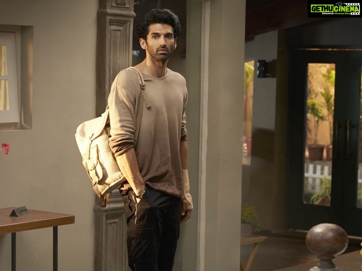 Rohit Suresh Saraf Instagram - Watch four players take fate into their own hands in a high stakes game where nothing is a coincidence and everything is planned😏 @bachchan @adityaroykapur @rajkummar_rao @pankajtripathi @sanyamalhotra_ @fatimasanashaikh @pearlemaany @ashanegi @bhushankumar @tanibasu @tseries.official @anuragbasuproductions 🎲🎲🎲🎲🎲 #Ludo Coming soon on @netflix_in