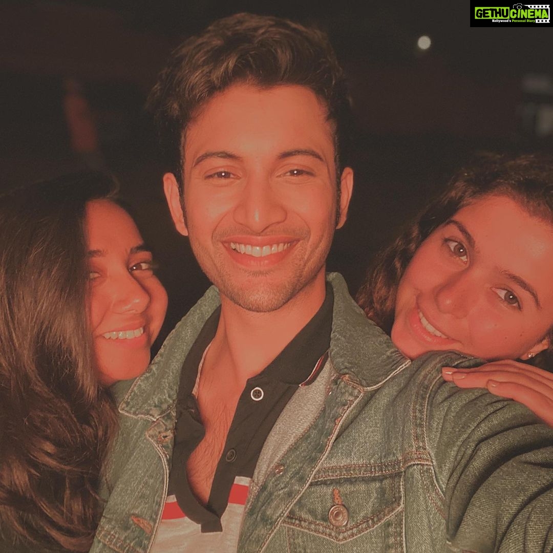 Rohit Suresh Saraf Instagram - Hi frunz🤴