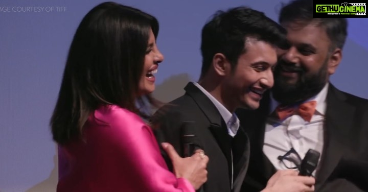 Rohit Suresh Saraf Instagram - Trust me, that’s how I felt 😅 #Throwback already! @priyankachopra @faroutakhtar @zairawasim_ @shonalibose_ @roykapurfilms @rsvpmovies #sidharthroykapur #RonnieScrewvala @purplepebblepictures #skglobal Toronto, Ontario