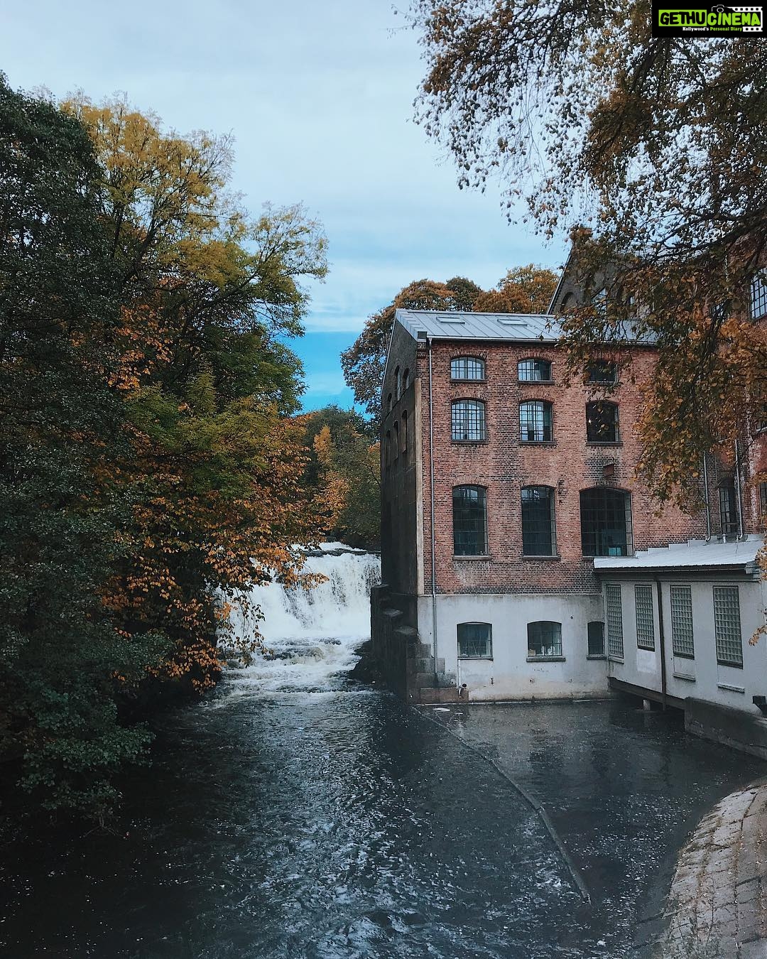 Rohit Suresh Saraf Instagram - Along the Akerselva River (I) . . . . #scandanavia #oslo #norway #vulkan #colours #warm #shadesofblue #blue #horizon #water #river #akerselva ##travel #vsco #vscocam #vscoonly #visitoslo KUBA Aktivitetspark